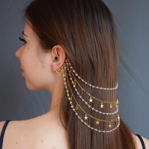 Brincos duplos dourados com correntes de estrelas – Joias para cabelo com contas de cristal, acessório de cabelo com corrente celestial, visual boho de festival de fantasia