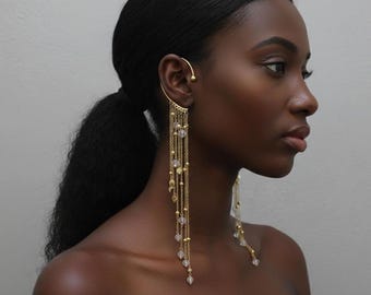 ゴールドチェーンのイヤーカフヘアジュエリー、クリスタルビーズのウェディングヘアアクセサリー、ボヘミアンファンタジーフェスティバルルック