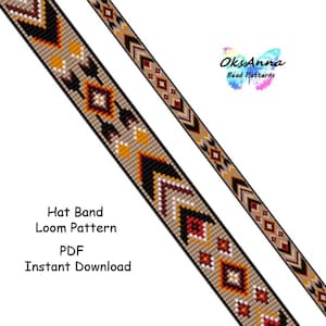Può includere: Uno schema di perline per un nastro per cappello. Il motivo presenta un design geometrico con perline nere, bianche, rosse, arancioni e gialle su uno sfondo beige. Il testo "Hat Band Loom Pattern PDF Instant Download" è incluso nell'immagine.