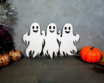 Linked Wooden Ghosts Halloween Decoration: Spooky Cutout Decor