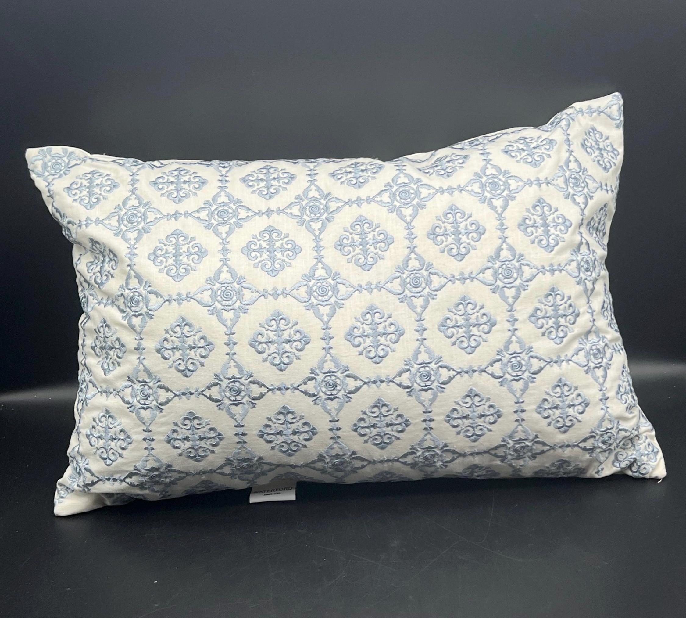 Coussin Décoratif Waterford Linens - Lynath - 11x22 Pouces - Or - NWOT