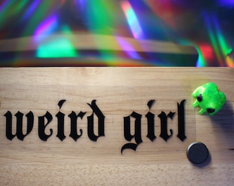 Sticker fille étrange pour voiture, fabriqué à partir de vinyle noir permanent