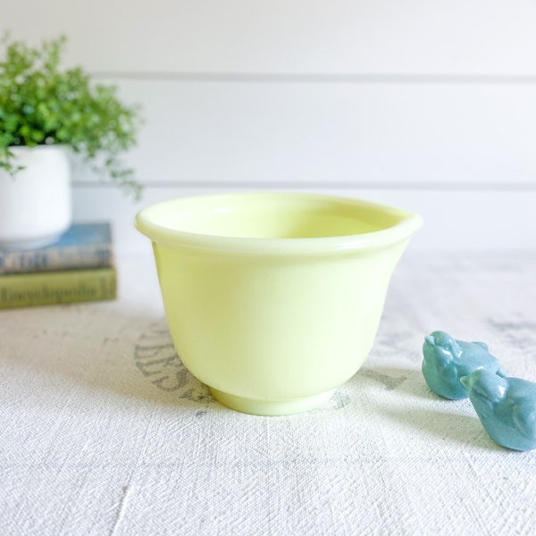 Vintage Hamilton Beach Custard Yellow Mixing Bowl w/Pour Spout; Stand Mixer Uranium Glass Batter Bowl; Yellow Milk Glass Mixing Serving Bowl