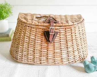 Vintage Wicker Fishing Creel; Fish Basket w/ Leather Clasp; Vintage Fishing Gear; Hanging Basket Wall Decor; Rustic Cabin, Lake House Decor