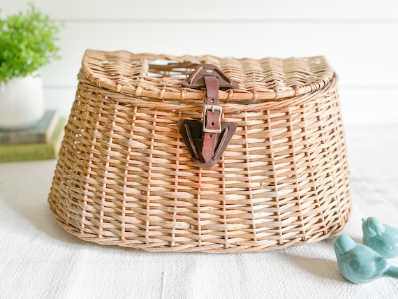 Vintage Wicker Fishing Creel Fish Basket W/ Leather Clasp Vintage