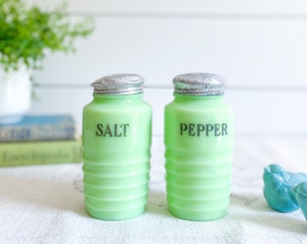 Vintage Jeannette Glass Jadeite Beehive Salt & Pepper Shakers; Jade-Ite Mint Green Milk Glass Ribbed Shakers; Retro Jadite Range Shaker Set