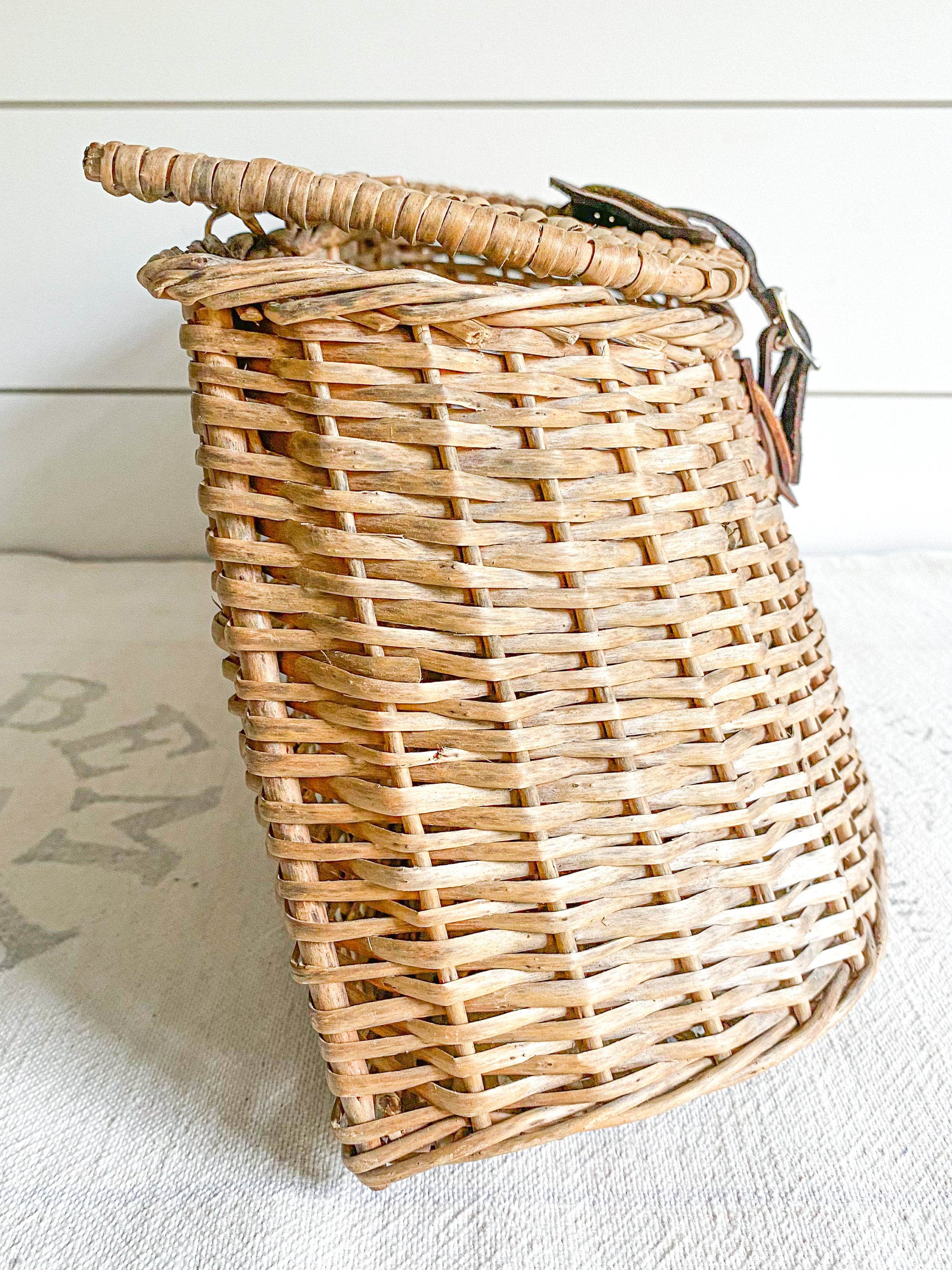Panier à poissons en plastique tissé vintage : cadeau de pêcheur, décoration de cabane - France