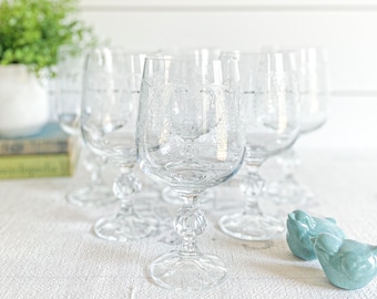 Vintage Set of 6 Depression-Style Water Goblets; Ornate Pressed Glass Floral Pattern Wine Glasses; Cascade by Import Assoc Stemware, Barware