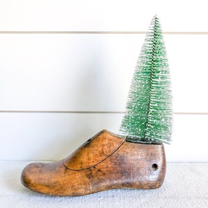 Childs Wooden Shoe Last w/Bottle Brush Tree Shoe Form w/Sisal Tree Vintage Christmas, Holiday Decor Christmas Gift, Farmhouse Decor image 4
