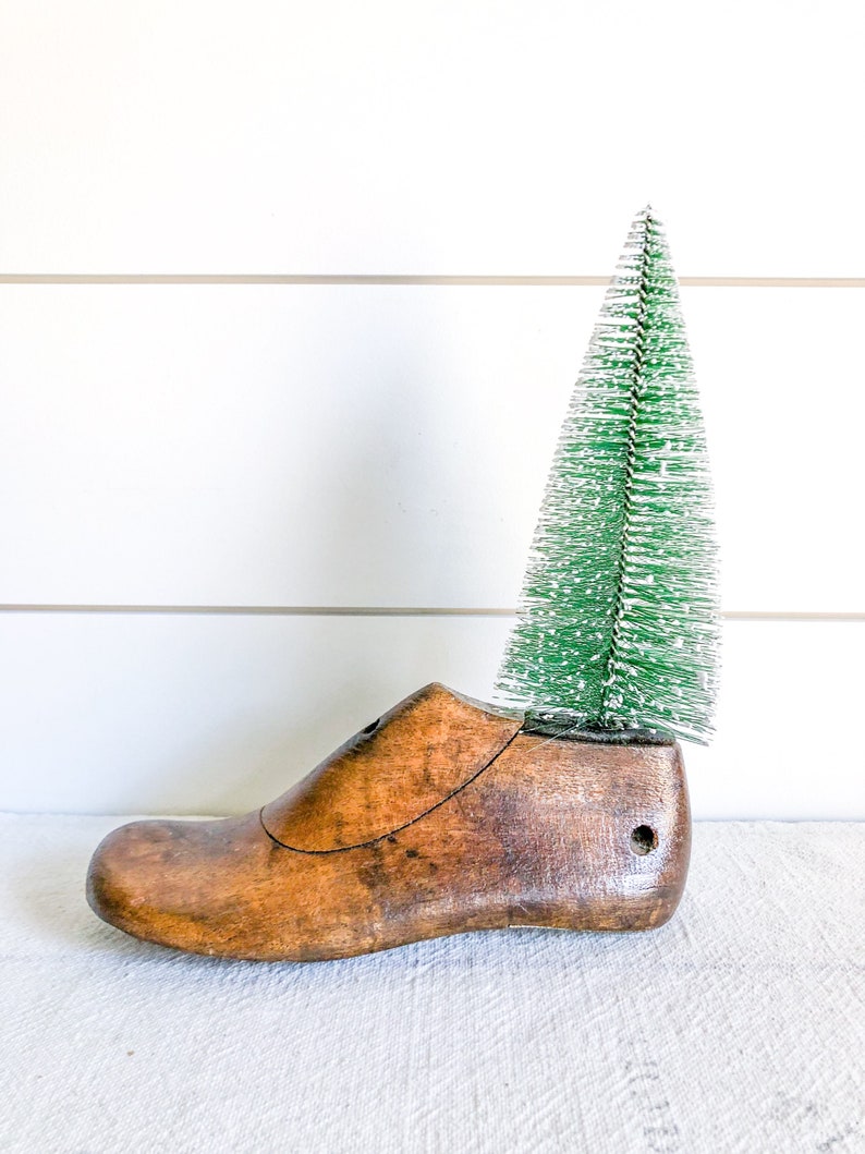 Childs Wooden Shoe Last w/Bottle Brush Tree Shoe Form w/Sisal Tree Vintage Christmas, Holiday Decor Christmas Gift, Farmhouse Decor image 4