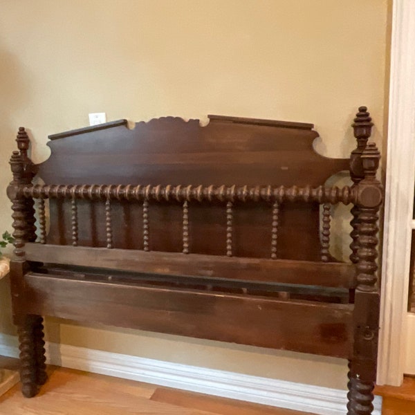 Antique Jenny Lind Bed Spindle Spool Full Size Bed From 1800’s