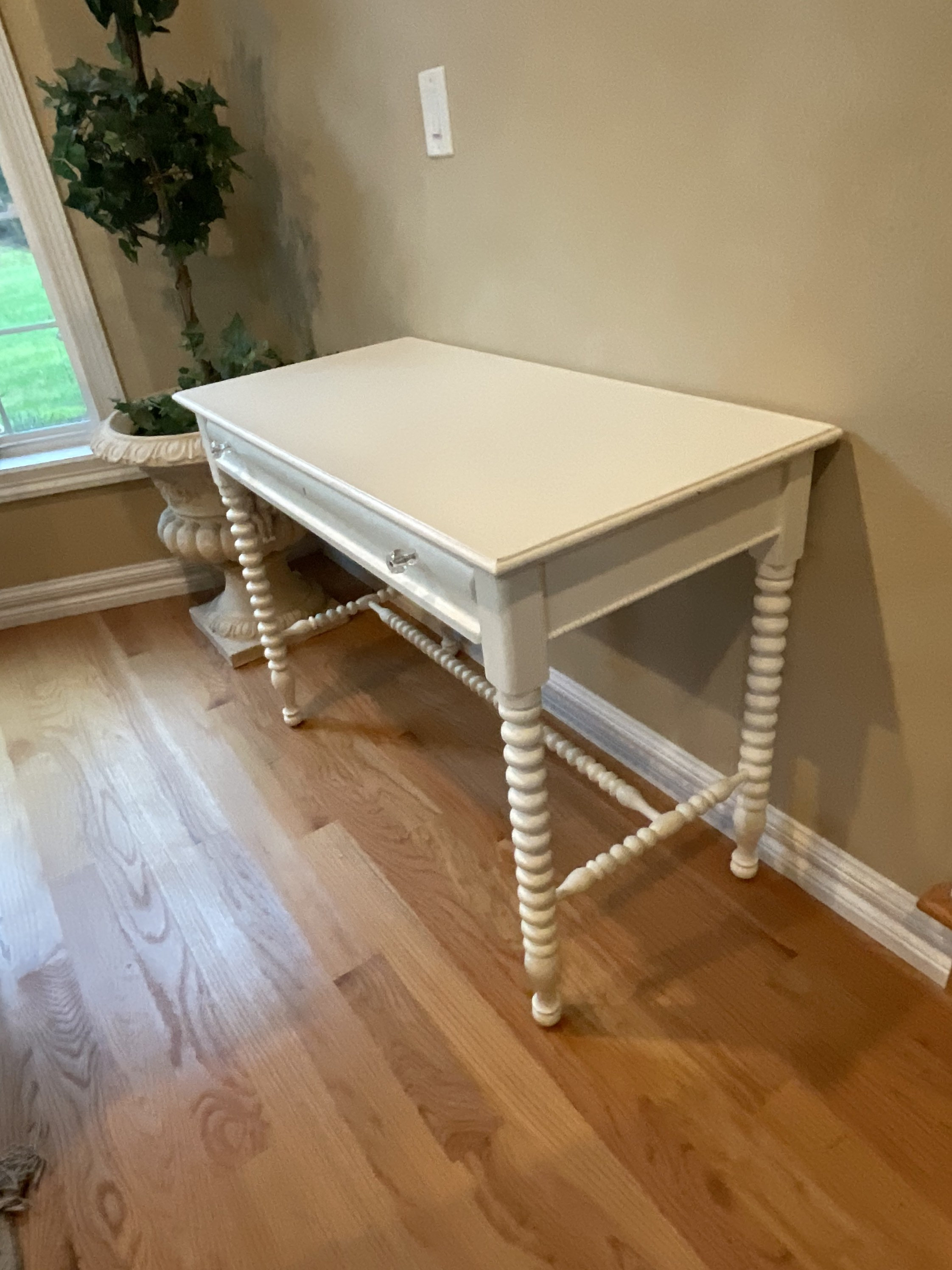Desk with on sale spindle legs