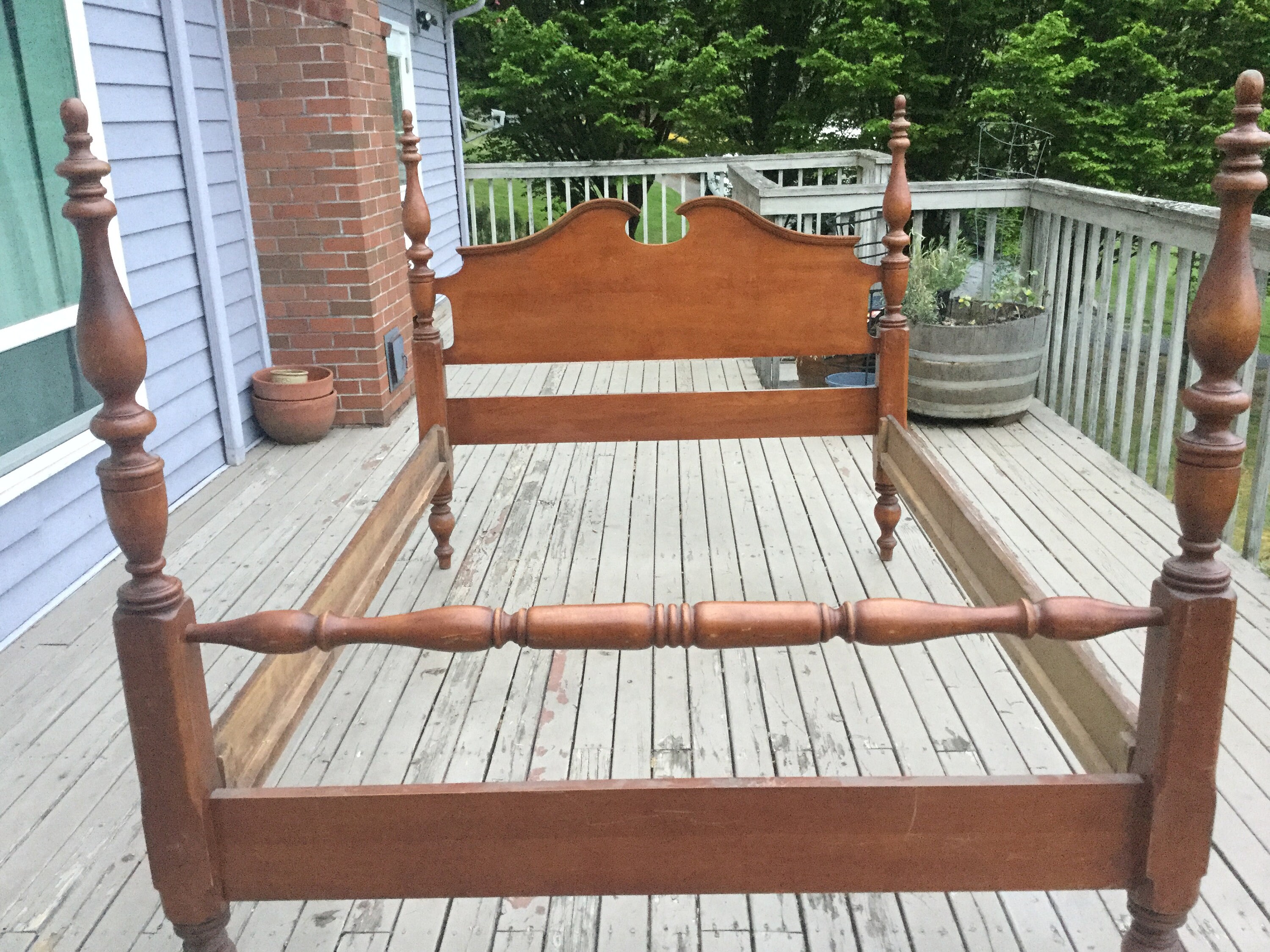 Maple full size bed deals