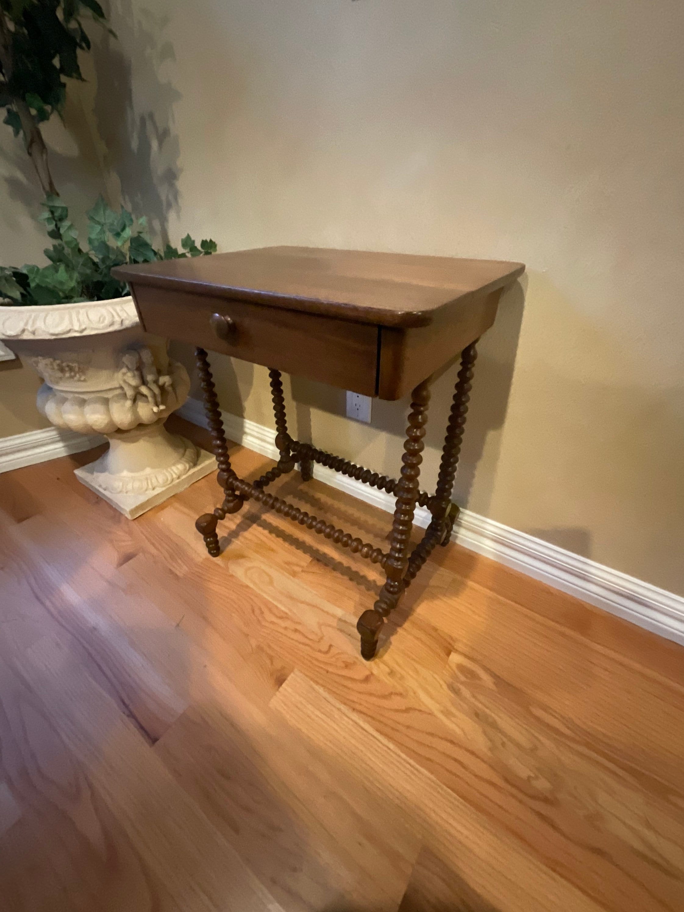 Elegant Jenny Lind Side Table: Timeless Design for Modern Living Rooms