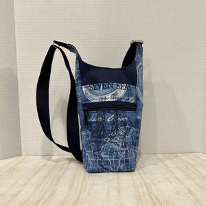H20 2GO Blue Globes and Sail Boat Water Bottle Carrier, Crossbody/Shoulder Bag Bottle Holder, Wine Bottle Sling