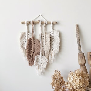 The Mini hanging feathers
