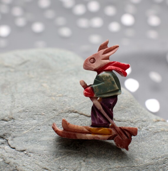 Vintage 1940’s Bakelite Rabbit Bunny Brooch Origin