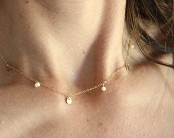 Gyllene Elegance Halsband – 14K Guldfyllt, Medaljonger & Odlade Pärlor