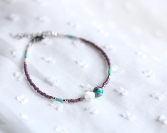 Delicate bracelet in MIYUKI beads, fine Miyuki bracelet and mother-of-pearl clover