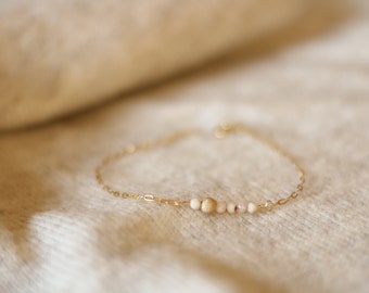 14k guldfyllt kedjearmband med naturliga morganitstenar