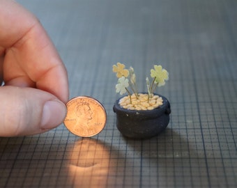 1:12 Scale Dollhouse Saint Patrick&#39;s Day Centerpiece
