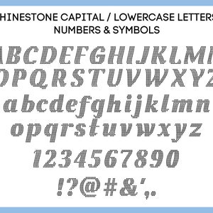 K&ouml;nnte beinhalten: Ein Schwarzwei&szlig;bild, das einen Schriftstil mit Gro&szlig;- und Kleinbuchstaben, Zahlen und Symbolen zeigt. Die Schrift besteht aus kleinen Kreisen, die an Strasssteine erinnern.