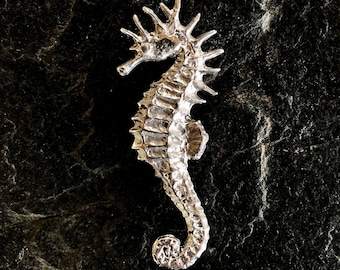 Seahorse brooch in pewter by Paul Szeiler