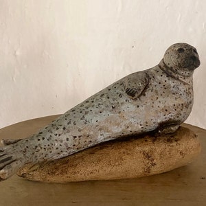 Seal sculpture in ceramic by Paul Szeiler