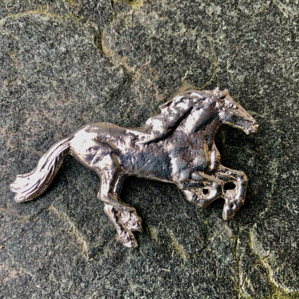 Horse Brooch in Pewter by Paul Szeiler.