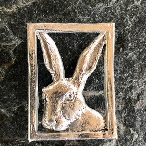 Hare portrait brooch in pewter by Paul Szeiler.