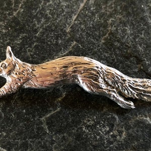 Squirrel brooch in pewter