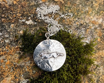 Running hare pendant in silver