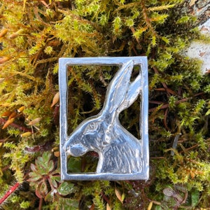 Hare portrait brooch in pewter by Paul Szeiler.