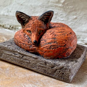 Fox sculpture in ceramic by Paul Szeiler