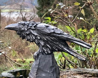 Raven sculpture by Paul Szeiler