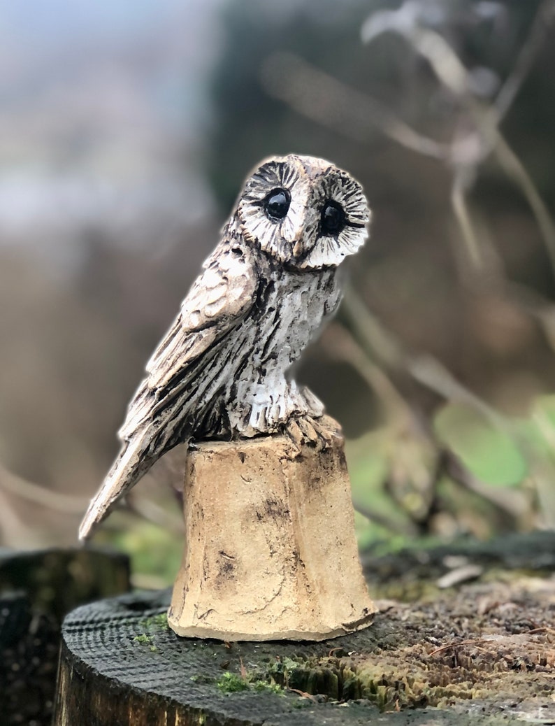 Uilensculptuur in keramiek van Paul Szeiler afbeelding 1