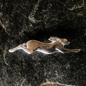 Hare brooch in pewter by Paul Szeiler
