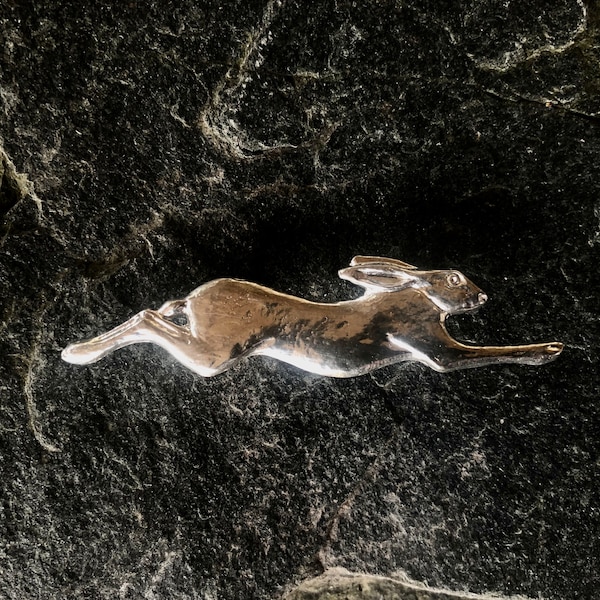 Hare brooch in pewter by Paul Szeiler