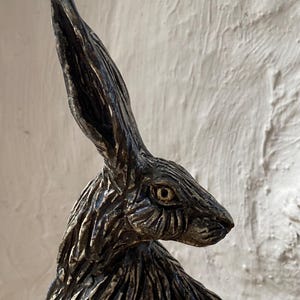 Hare sculpture by Paul Szeiler