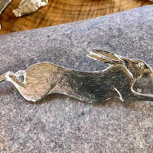 Hare brooch in  pewter by Paul Szeiler