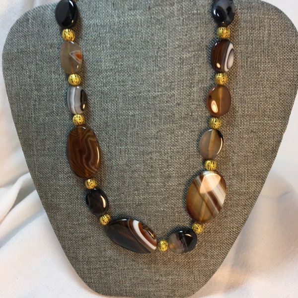 Natural stone Brown dragon vein agate necklace with 3 sizes and shapes of agate. A great accent piece for any casual outfit.