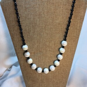 Classic black and white necklace