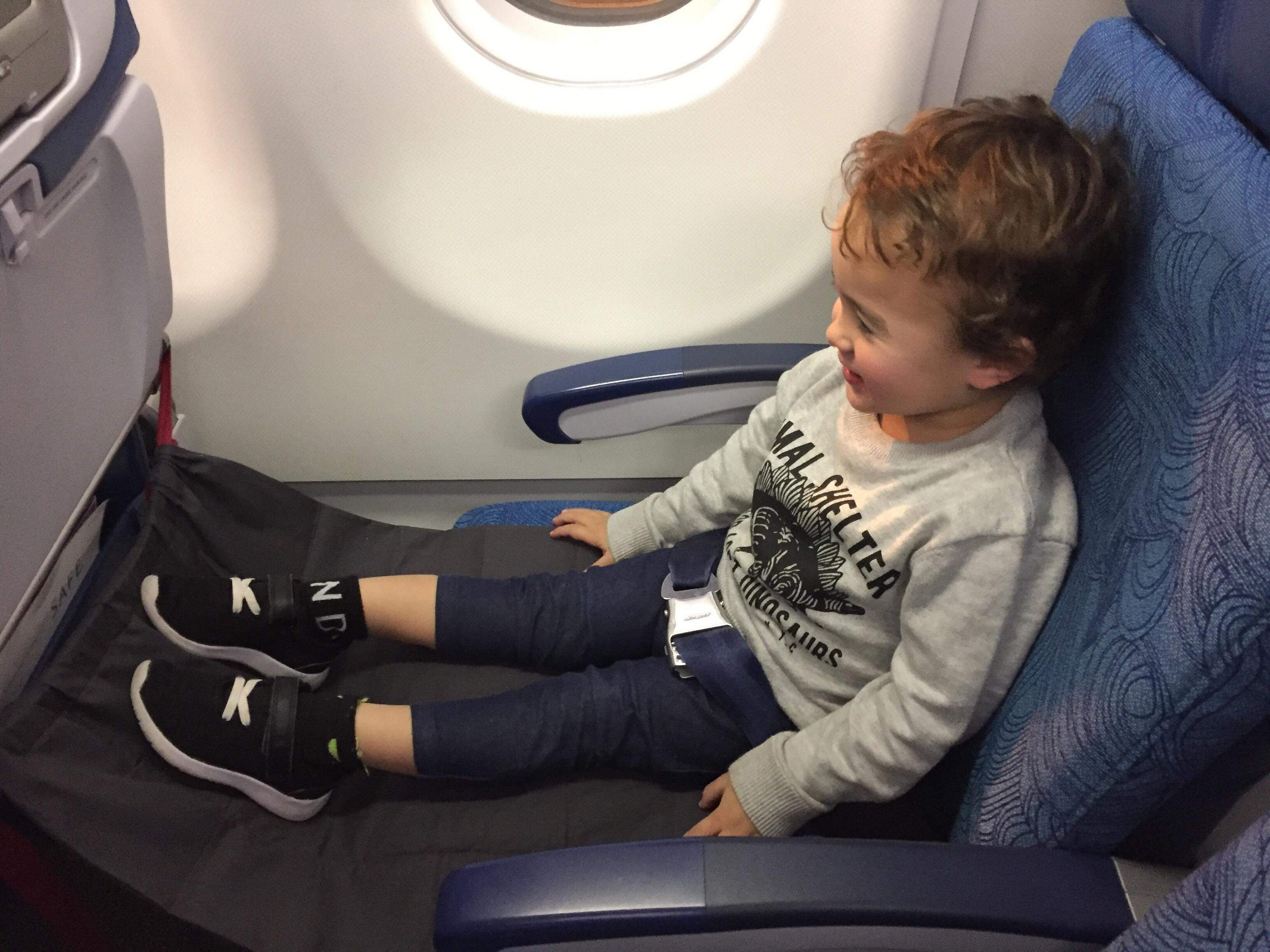 Siège/Lit de voyage gonflable pour bébé en avion Air Traveller