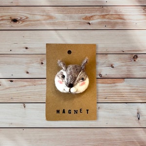 Needle felted squirrel pin, magnet. needle felt animals