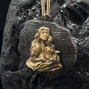 Pingente do Zodíaco Virgem Signo Astrológico Setembro Colar de Prata Virgem Colar com Pingente do Zodíaco em Ouro 14k Feito à Mão Presente Personalizado Único