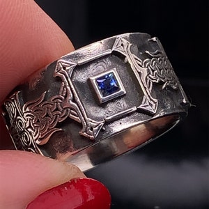 Anello nuziale in zaffiro, anello quadrato in argento zaffiro, anello vichingo, anello fatto a mano, anello di fidanzamento, anello di pietre preziose, anello anniversario, martellato
