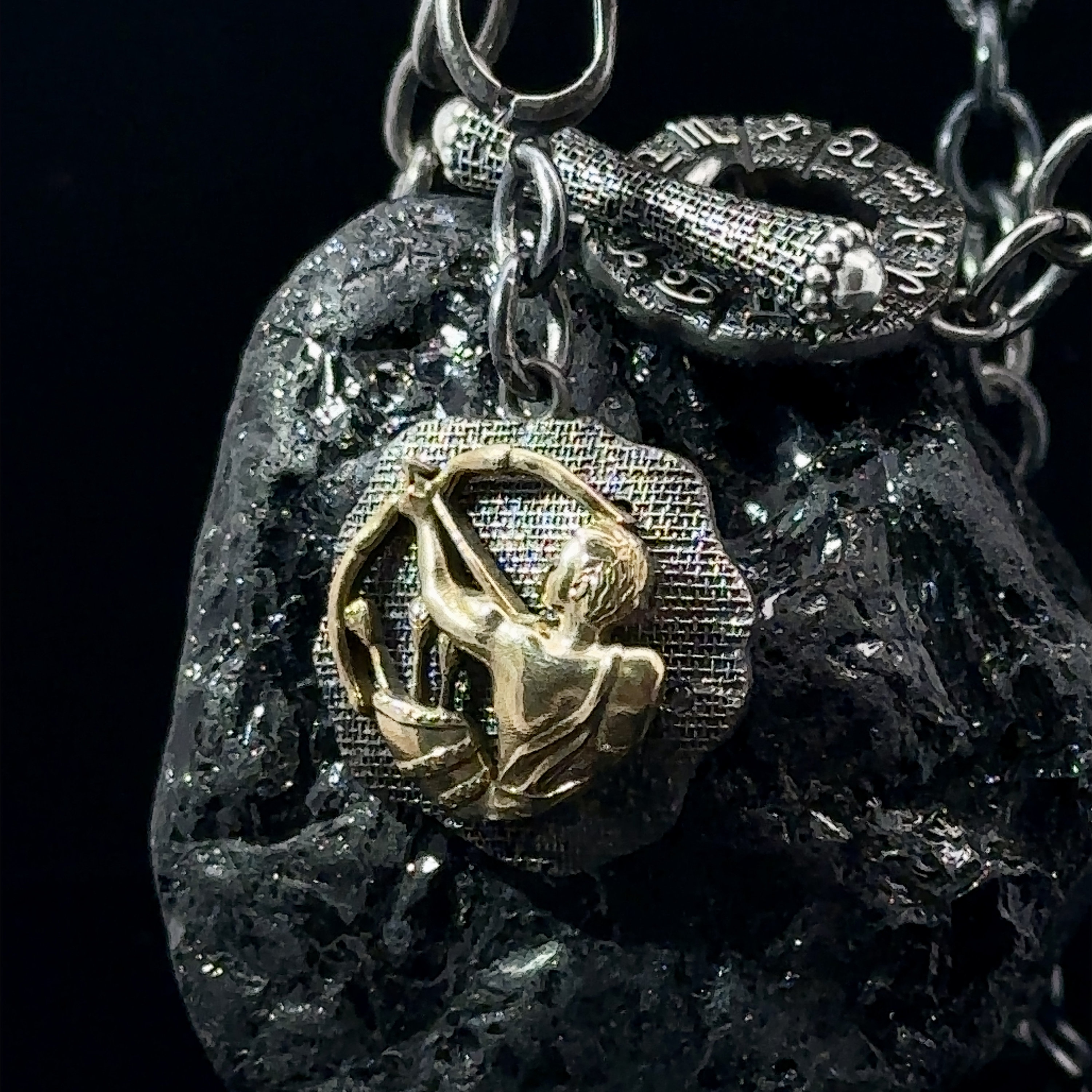 Schütze Sternzeichen Charm Halskette: Sterling Silber & 14k Gold astrologische Anhänger