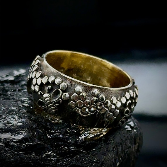 Captivating Native American Navajo Huge Honeybee Sterling Silver Ring Captivating Native American Navajo Huge Honeybee Sterling Silver Ring
