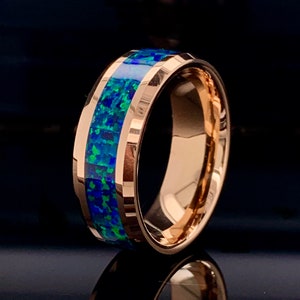 Anillo de tungsteno de oro rosa: incrustación de ópalo azul, banda de ajuste cómodo