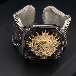 Geoxideerde sterlingzilveren schedelring: gouden biker-gotische band
